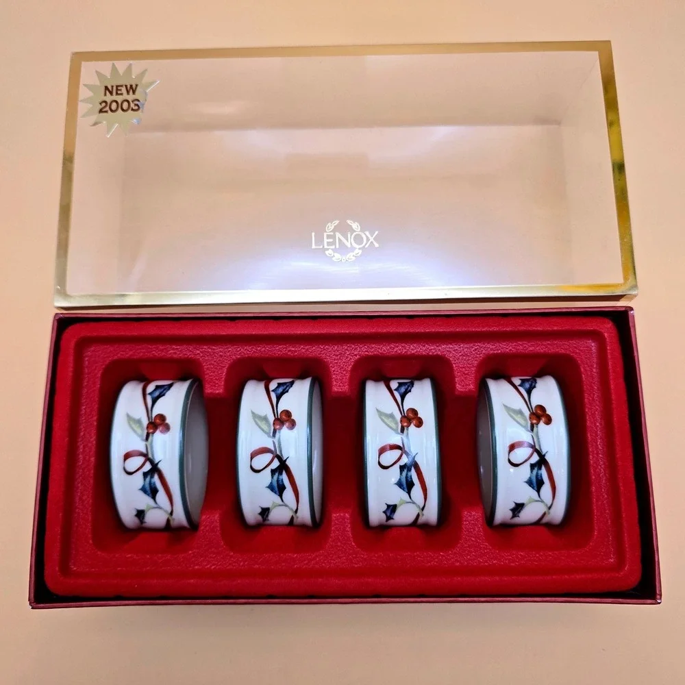 Lenox Winter Greetings Everyday Napkin Rings Set of 4 Holly Berries Ivory China